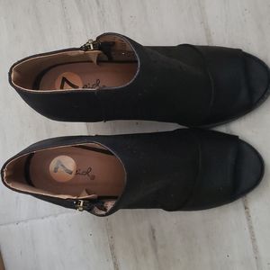 NWOT Qupid Peek Toe Booties
